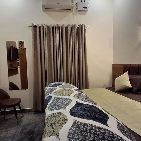 Shri Harihar Dham Hotel Mathura Exterior photo