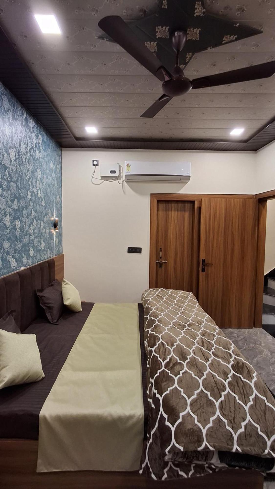 Shri Harihar Dham Hotel Mathura Exterior photo